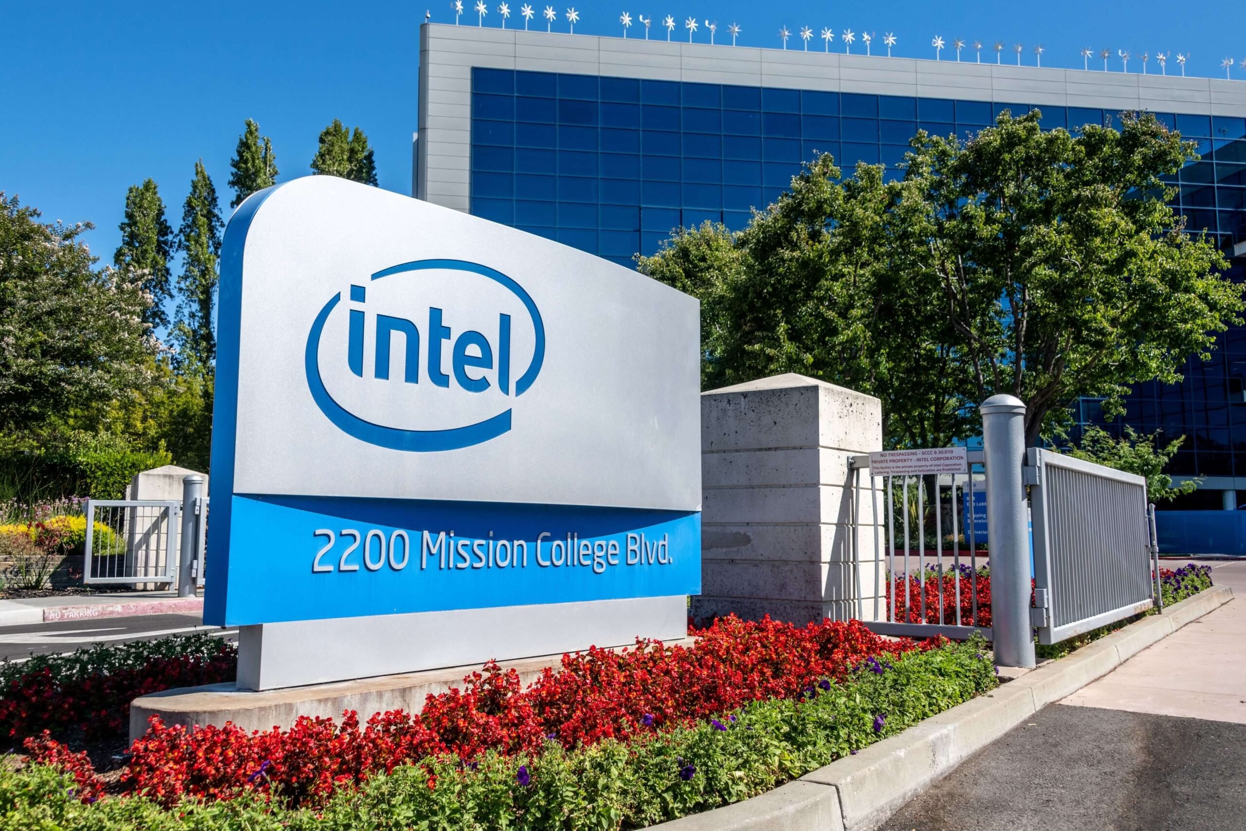 Intel cuts 15% of its staff as it pushes to make a comeback