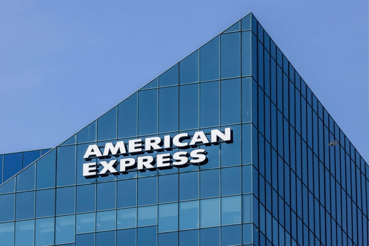 American Express (AXP) Plunges Nearly 8% as Block’s AI-Driven Job Cuts Trigger Financial Sector Alarm