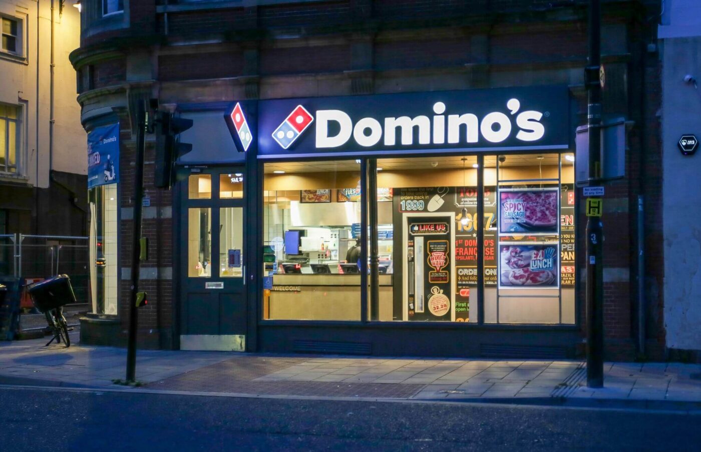 Domino’s Shares Jump Nearly 6% Following Impressive Q4 Performance and Dividend Increase