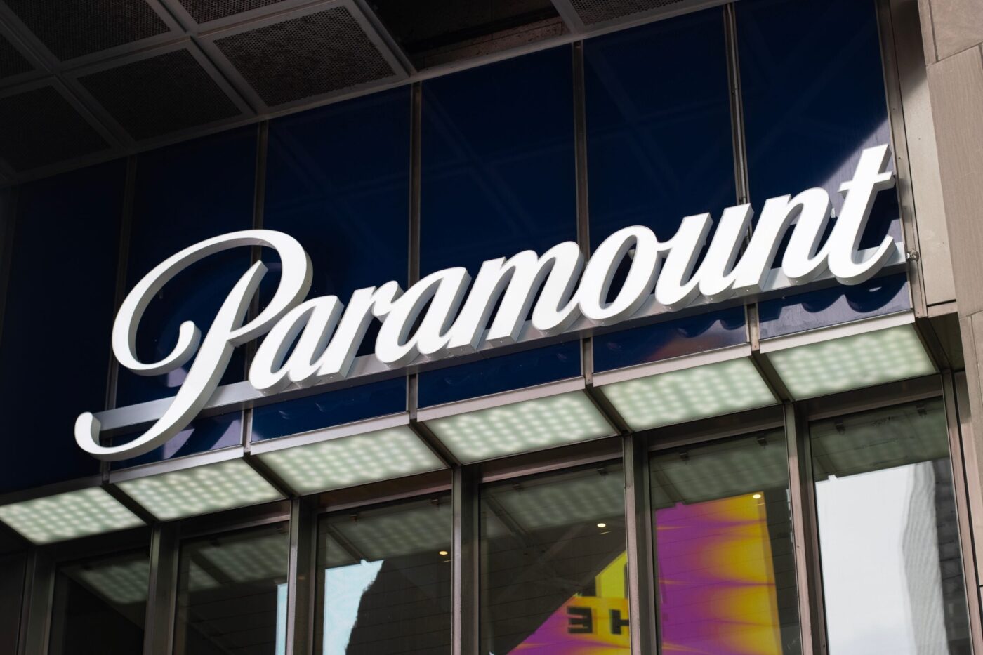 Paramount (PSKY) Races Against Clock as Netflix (NFLX) Battles for Warner Bros. Discovery