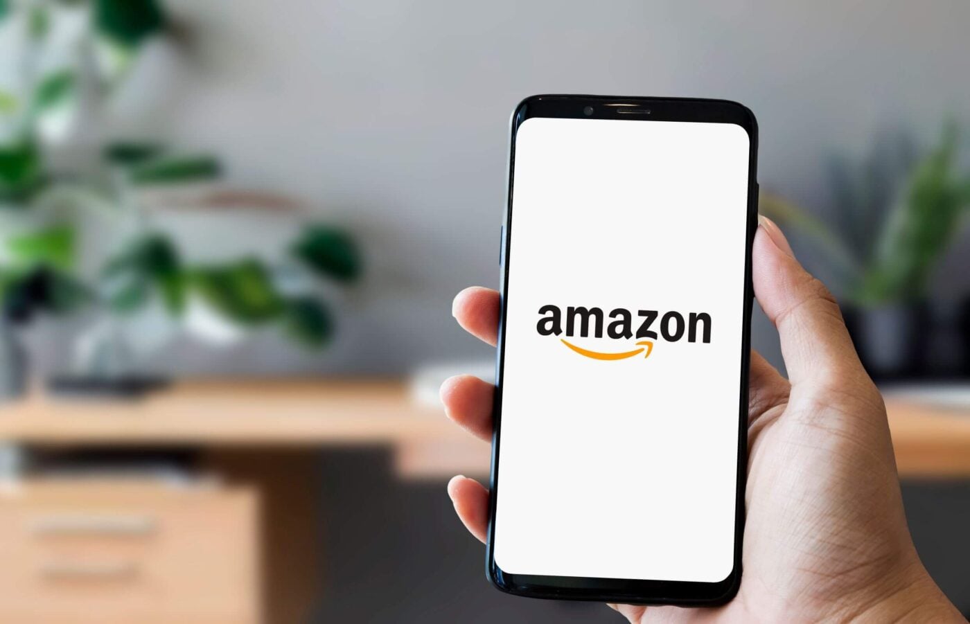 Amazon (AMZN) Returns to Smartphone Development with AI-Powered ‘Transformer’ Device