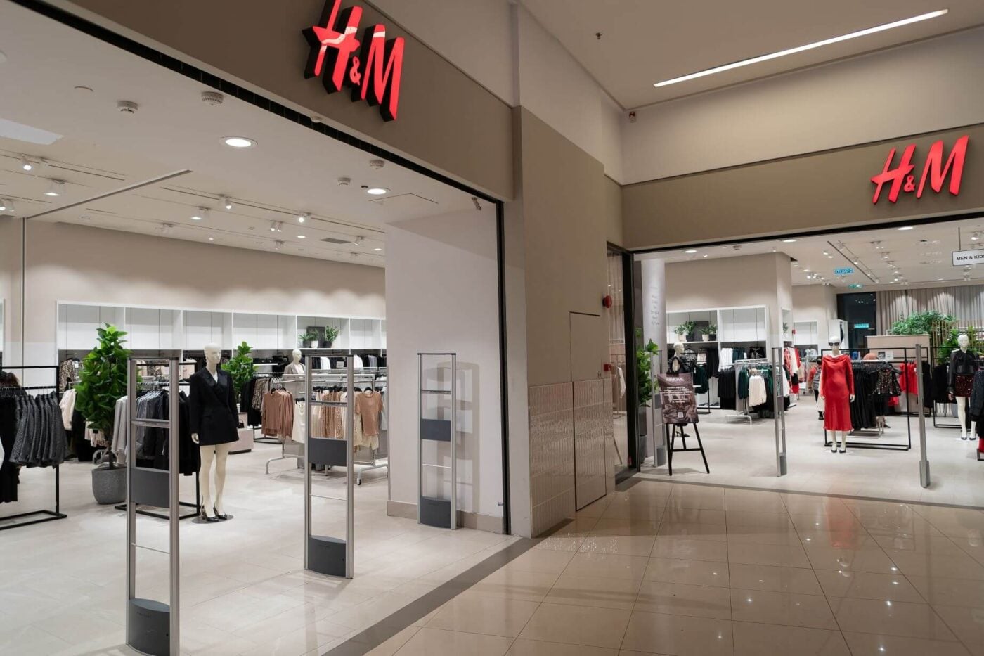 H&M Shares Plunge 7% on Disappointing March Sales Outlook