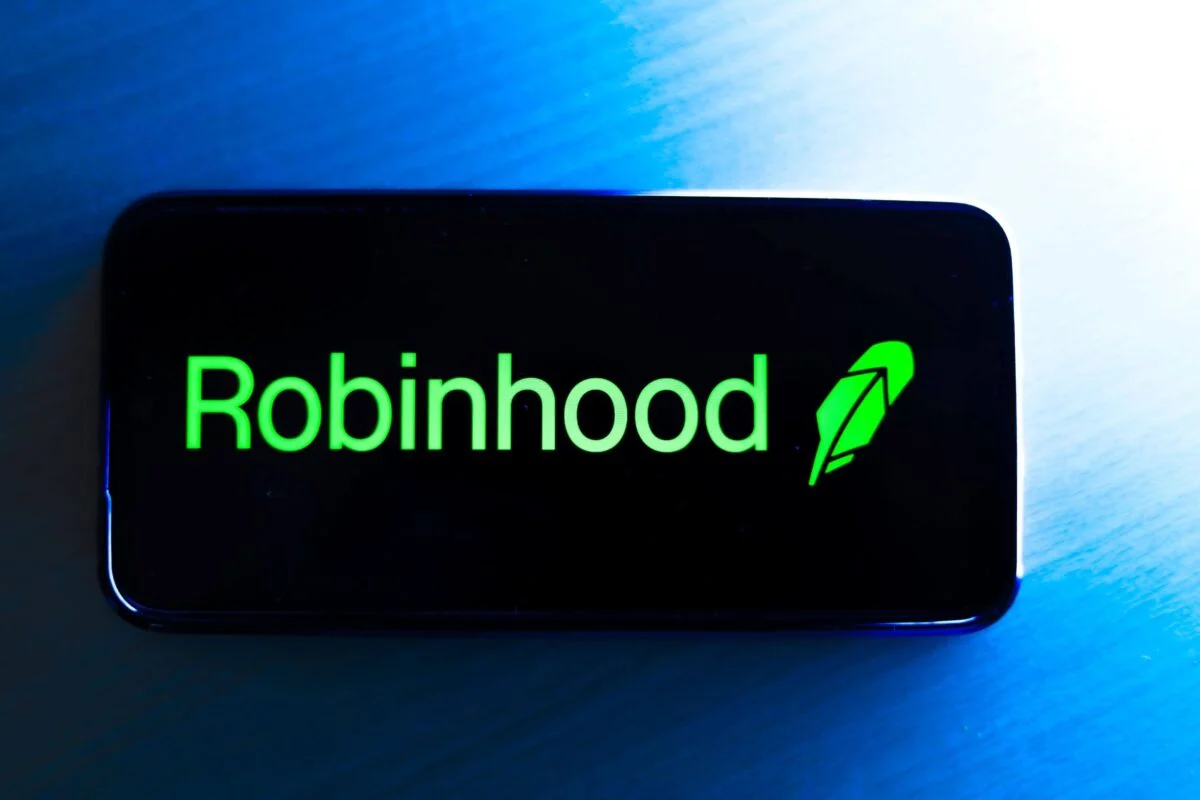 Robinhood (HOOD) Stock Slides After SpaceX IPO Report Favors ETrade