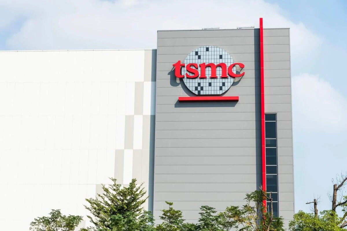 Taiwan Semiconductor (TSM) Stock: Bernstein Sets NT$2,200 Target as AI Demand Surges