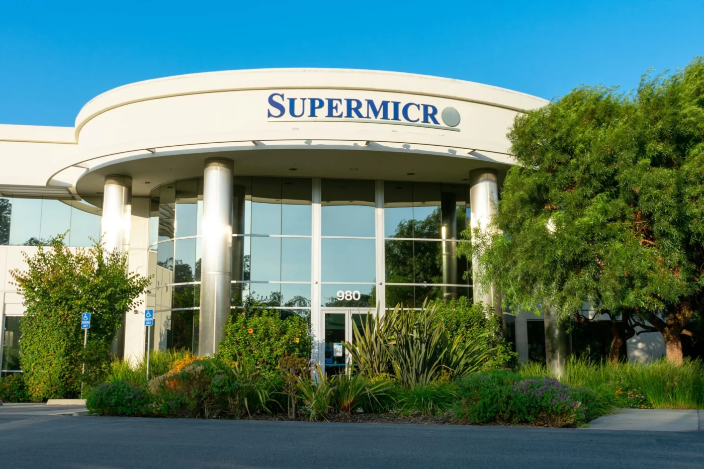Super Micro Computer (SMCI) Stock Plunges Amid Reports of Military-Tied Chinese Universities Acquiring Banned Nvidia Chips