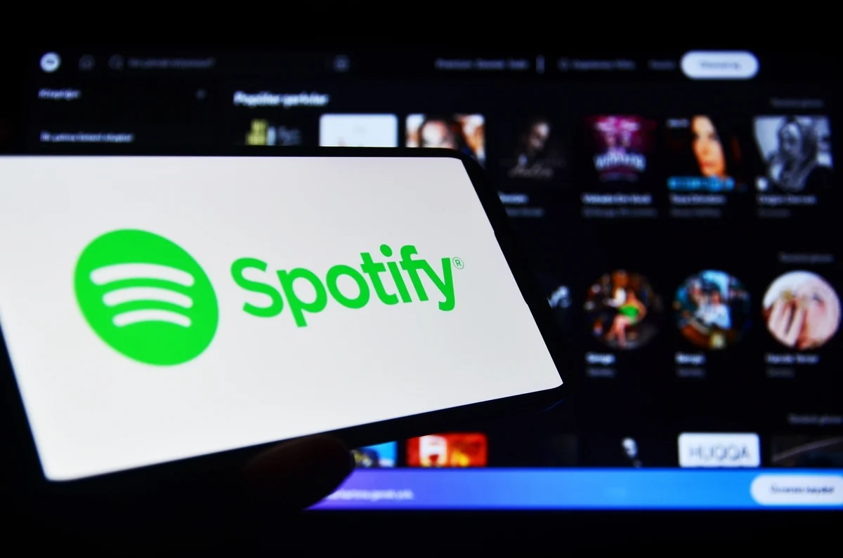 Spotify (SPOT) Stock Drops 6% as Premium Bug and Analyst Downgrade Trigger Selloff