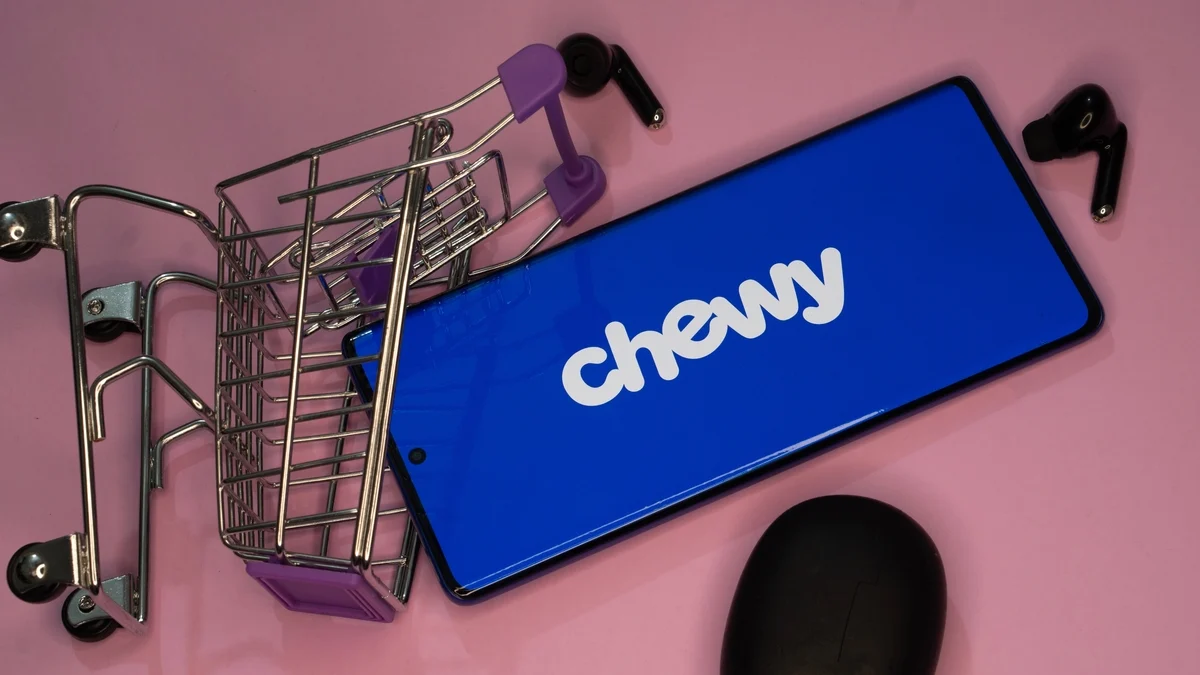 Chewy (CHWY) Stock Dips 0.59% as Investors Digest Fiscal 2025 Revenue and Earnings Results