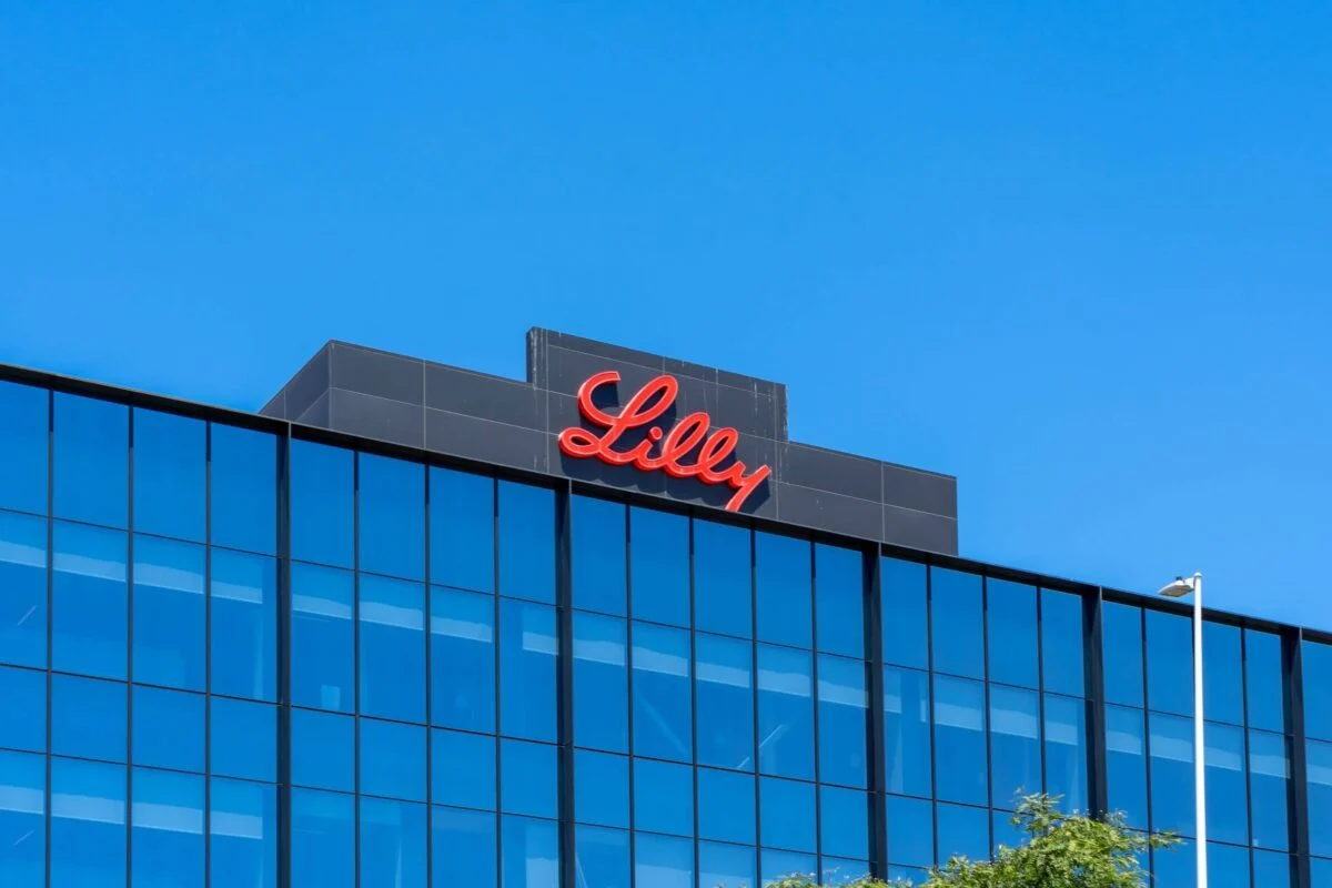 Eli Lilly (LLY) Stock Dips Following FDA’s Foundayo Approval for Obesity Treatment