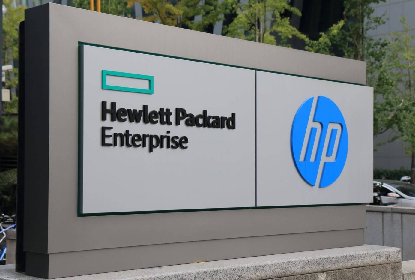Hewlett Packard Enterprise (HPE) Stock Drops as Analyst Cuts Rating Amid Growth Concerns