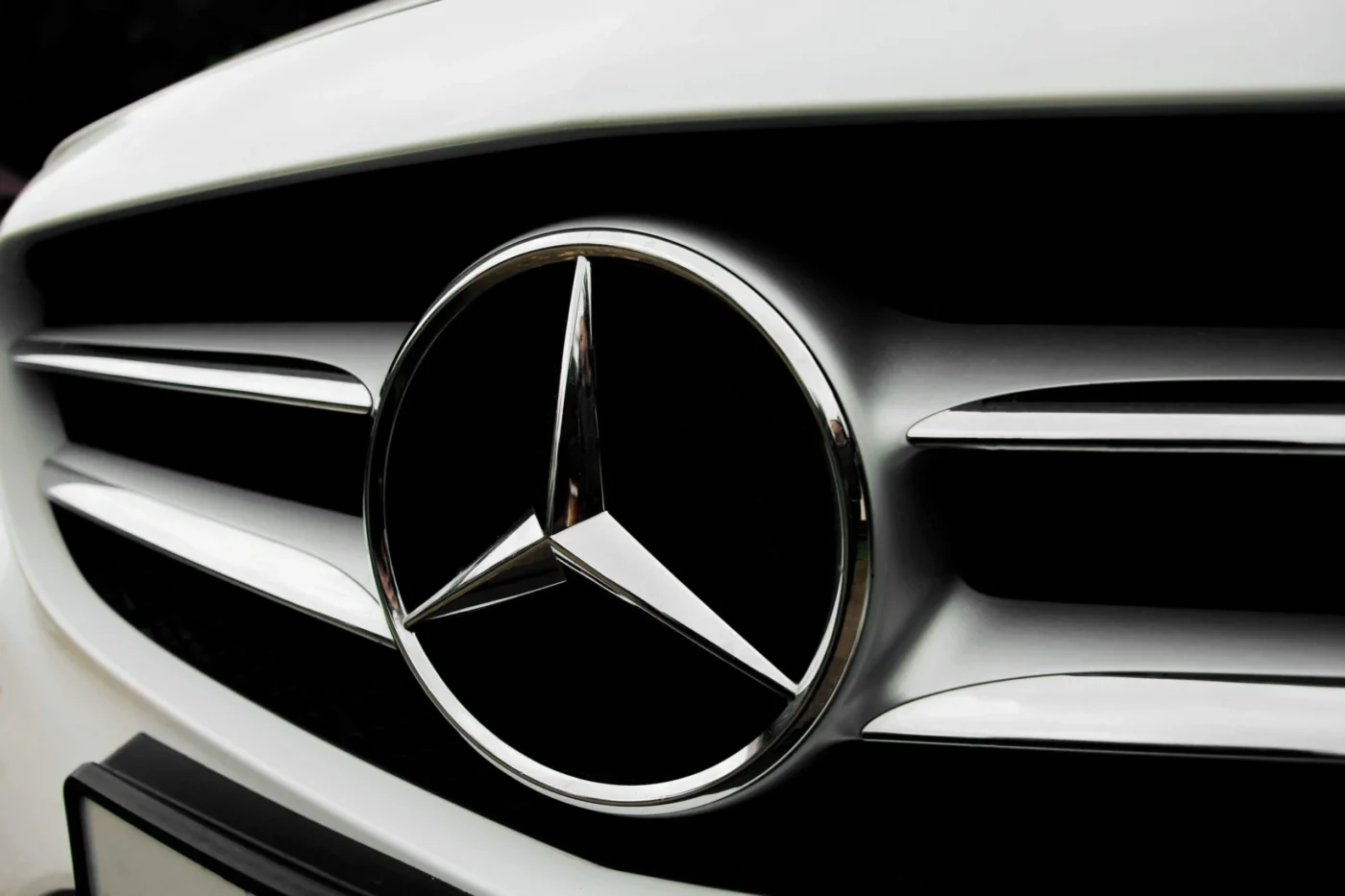 Mercedes-Benz (MBG) Stock Drops 2.7% on Dismal China Sales Performance
