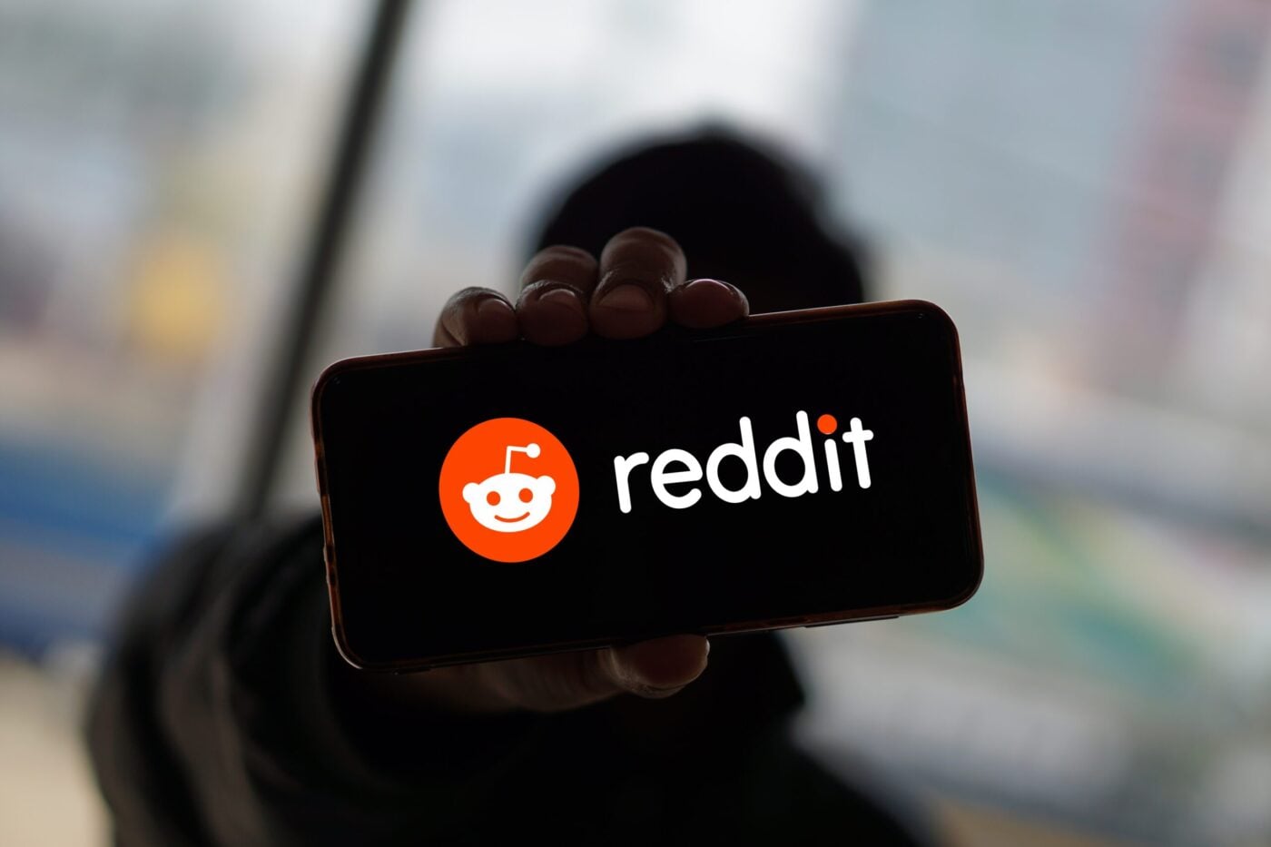 Reddit (RDDT) Stock Surges 6% on Analyst Confidence Despite Meta Competition