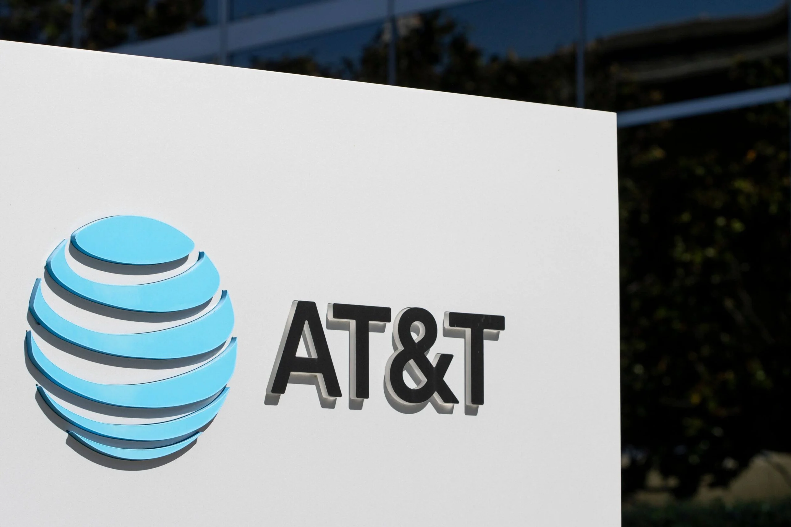 AT&T (T) Stock Plunges 4.4% on Satellite Broadband Competition Fears ...