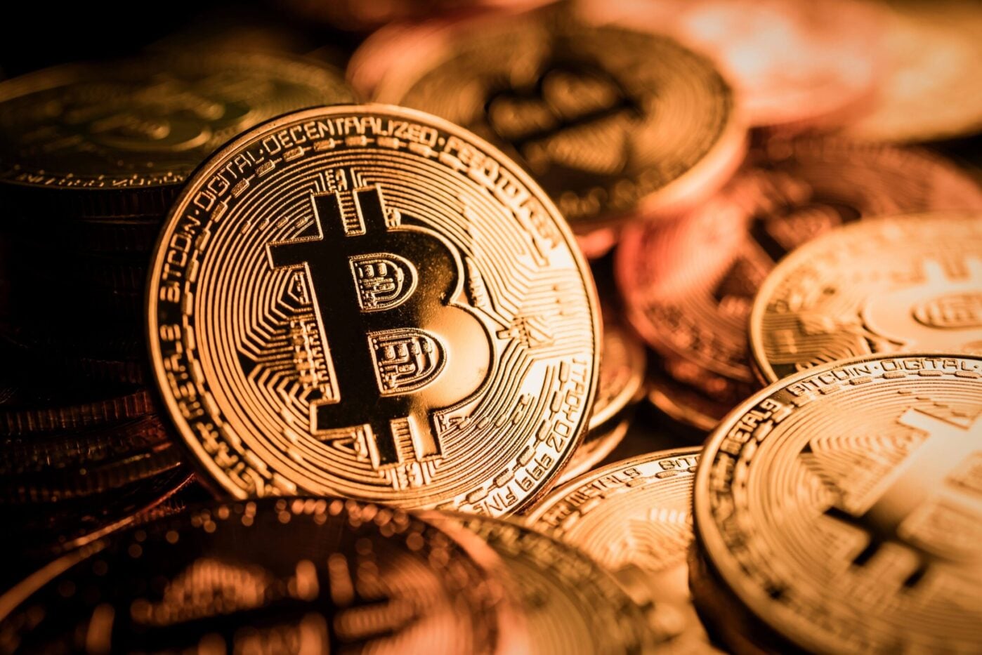 Dormant Bitcoin Wallets from 2011 Reactivate Amid $293B Legal Battle
