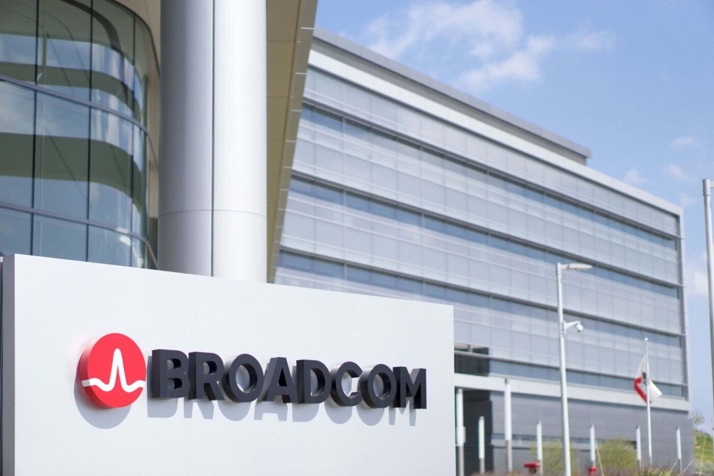 Why JPMorgan Recommends Buying Broadcom (AVGO) Stock Right Now