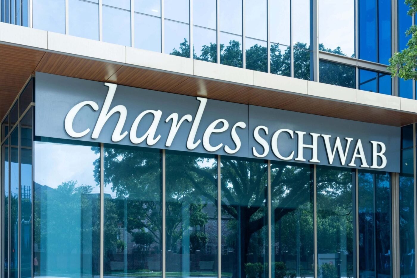 Charles Schwab Rolls Out Crypto Custody Platform for Financial Advisors by 2027