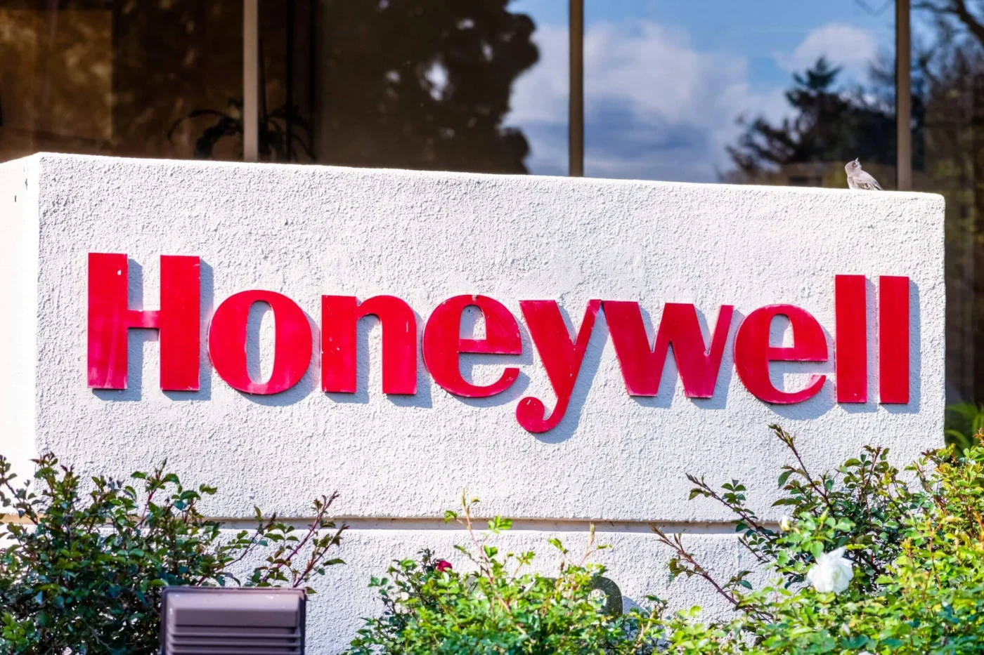 Honeywell (HON) Stock Drops 4.6% Before Historic Split: Analysts Project 30% Gain Ahead