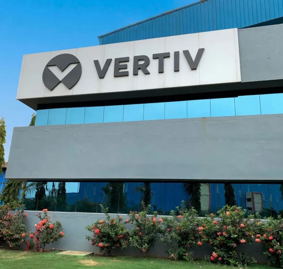 Vertiv (VRT) Stock Up Nearly 90% This Year — Should You Buy the Dip Now?