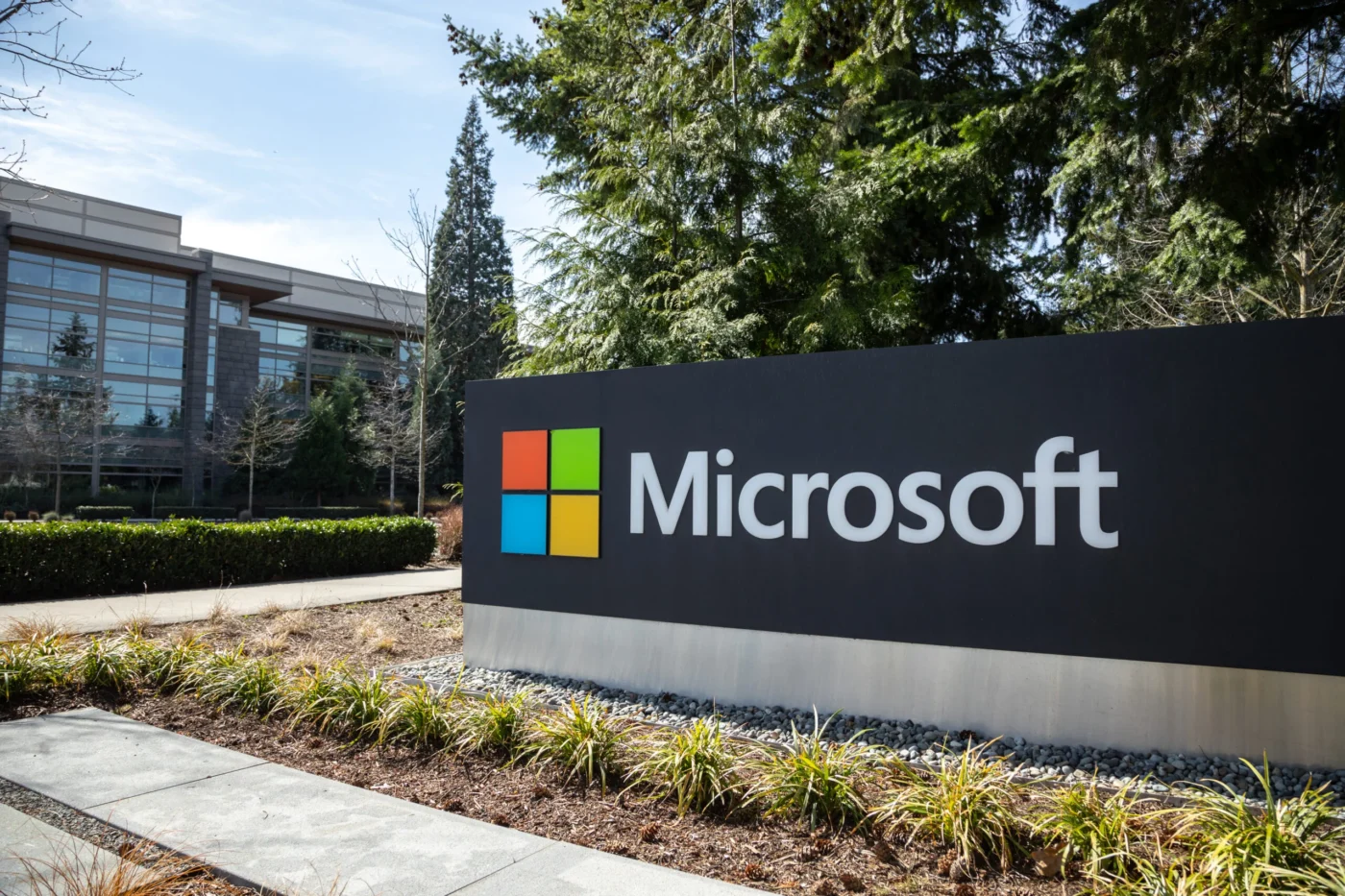 Microsoft (MSFT) Stock: Chevron Partnership Powers Massive AI Data Center Expansion