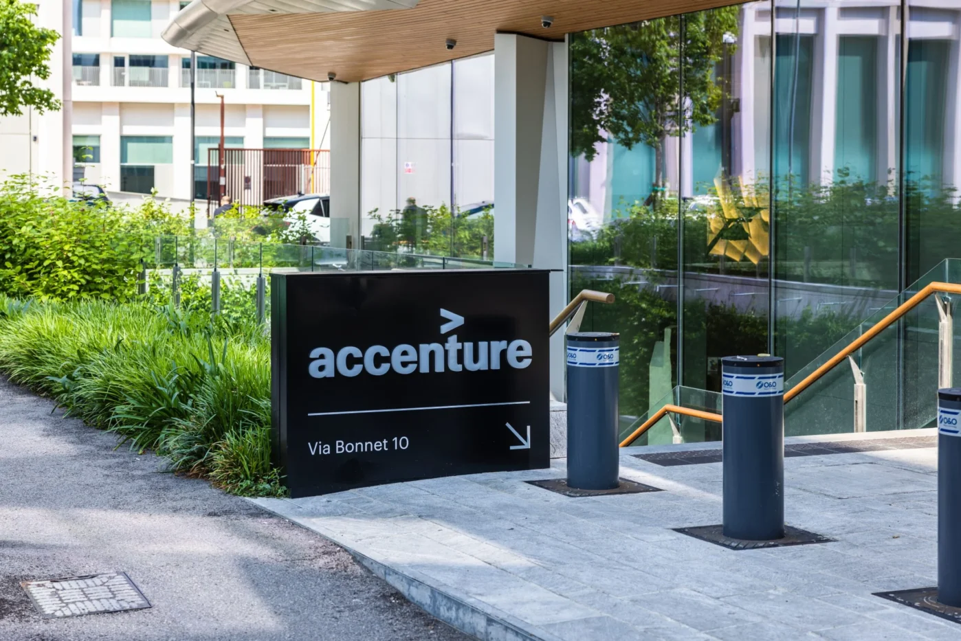Accenture (ACN) Stock Plunges 14% on Revenue Guidance Cut and Major Cybersecurity Spending