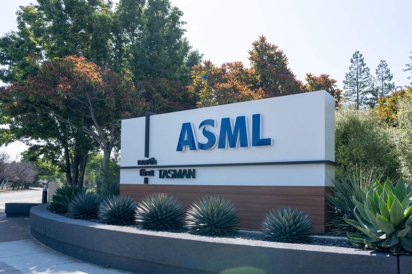 ASML (ASML) Stock Soars on Stellar Q2 Results and Massive 2026 Revenue Upgrade