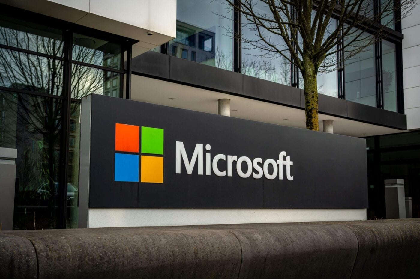 Tech Giants Sound Alarm: Your AI Strategy Could Be Leaking Corporate Secrets