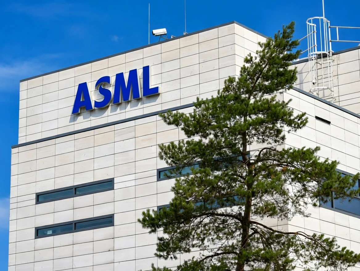 ASML (ASML) Stock Climbs 4% on Elevated WFE Forecasts and Intel’s Massive Capital Raise