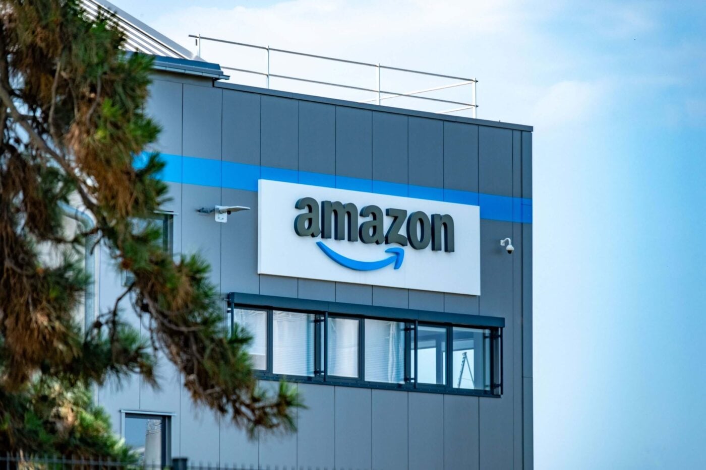Strategic Planning Inc. Makes Amazon (AMZN) Stock Its Top Portfolio Position After Major Stake Increase
