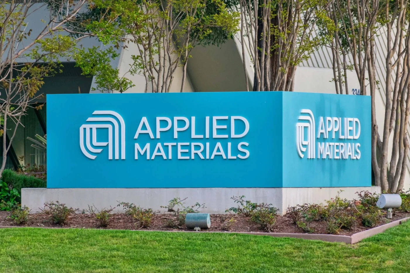 Applied Materials (AMAT) Stock: Earnings Preview Reveals Bearish Options Sentiment Despite Strong Forecasts