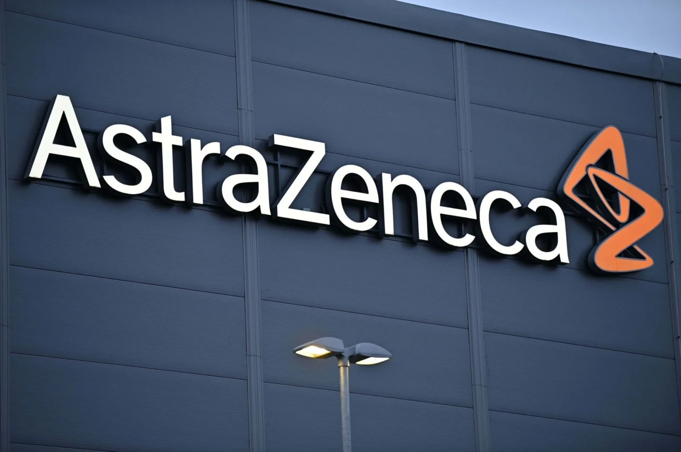 AstraZeneca (AZN) Stock Climbs on Breakthrough Enhertu Lung Cancer Trial Data