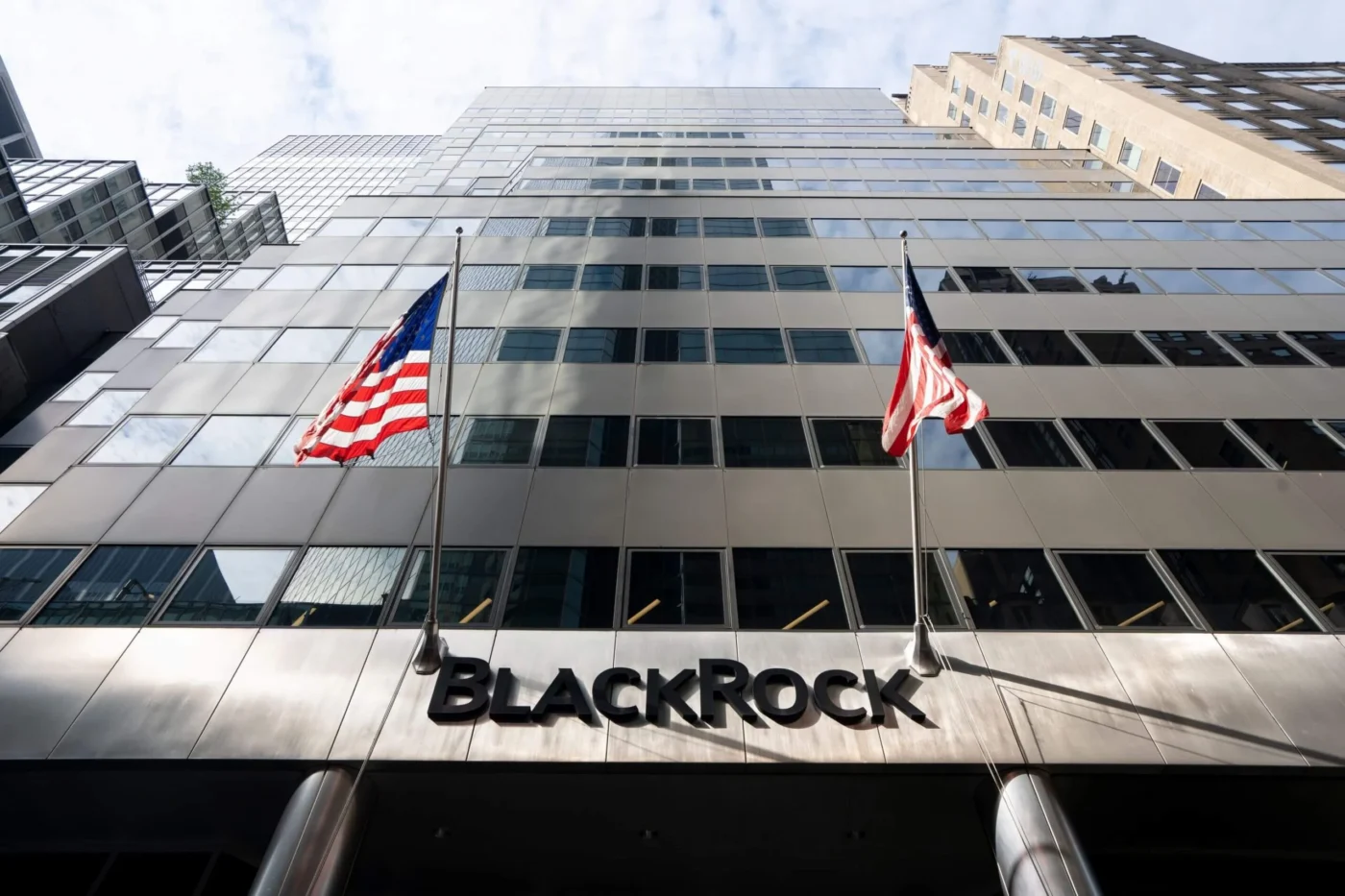 BlackRock Debuts Canadian ETF With 3% Bitcoin Exposure Alongside International Equity Fund