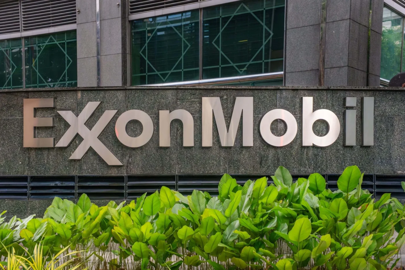 ExxonMobil (XOM) Stock Surges Above $156 as Crude Oil Breaks $90 Barrier Amid Middle East Tensions