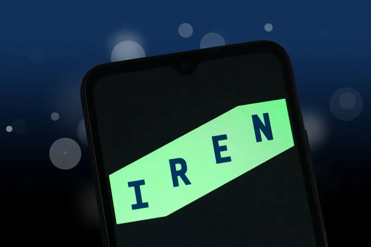 IREN Stock Drops 6% Despite Surging AI Cloud Revenue — Analysts Remain Bullish