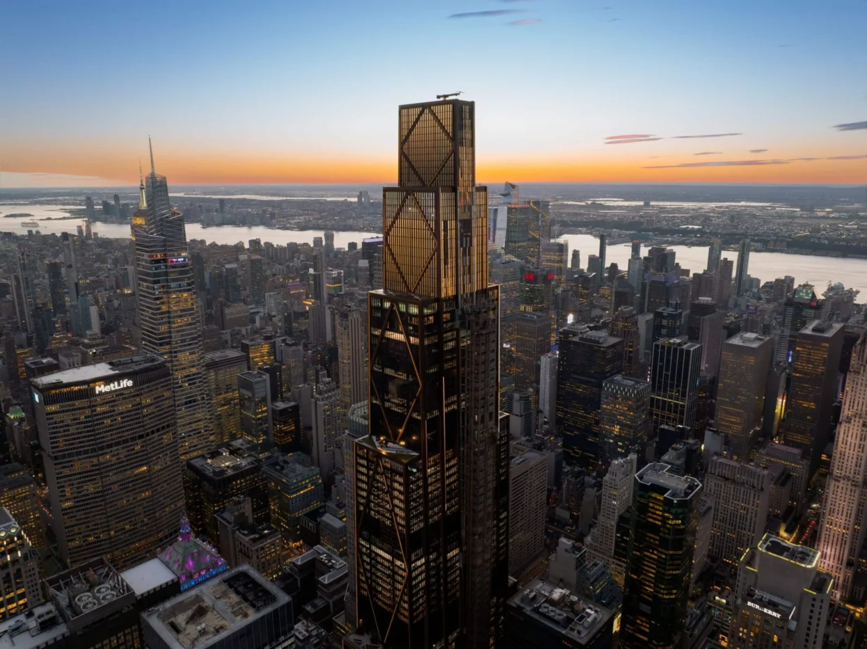 Jamie Dimon: AI Infrastructure Boom Could Add 1% to GDP Amid Hidden Leverage Risks