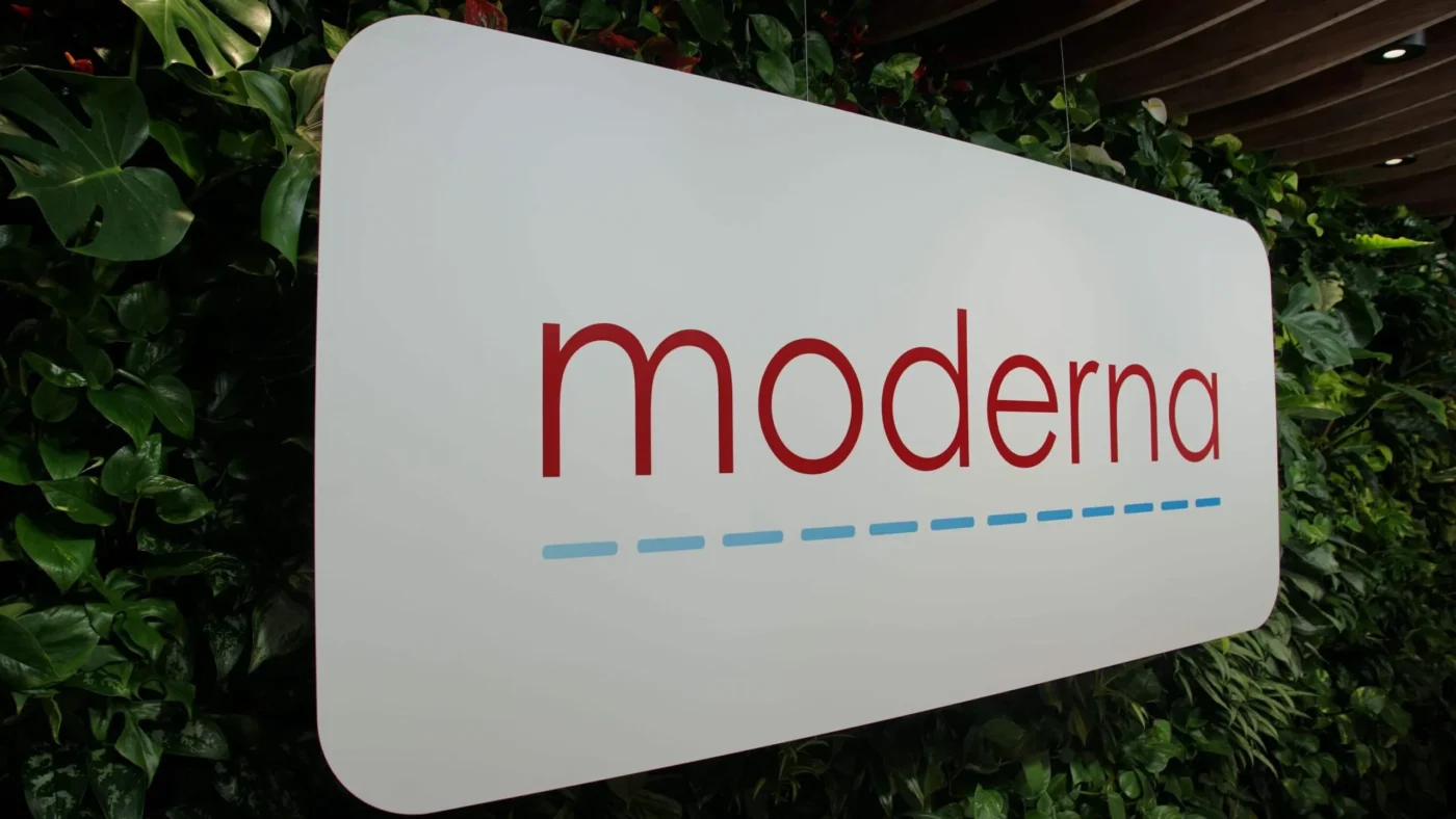 Moderna (MRNA) Stock Soars 392% YTD: Should You Invest After Cancer Vaccine Success?