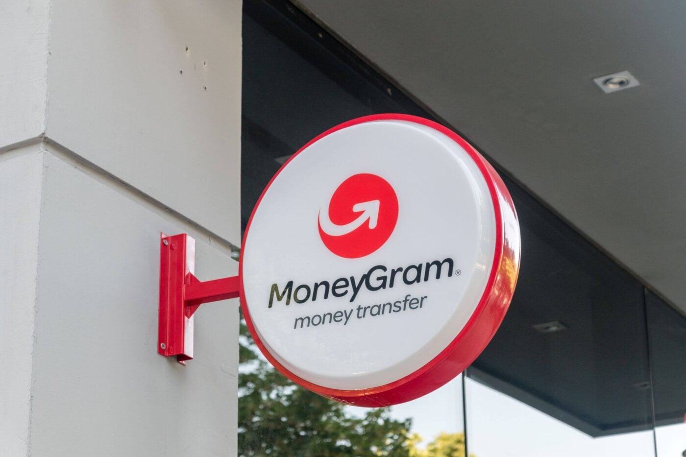 MoneyGram Expands Crypto Bridge to Solana Network via Rift Wallet Partnership
