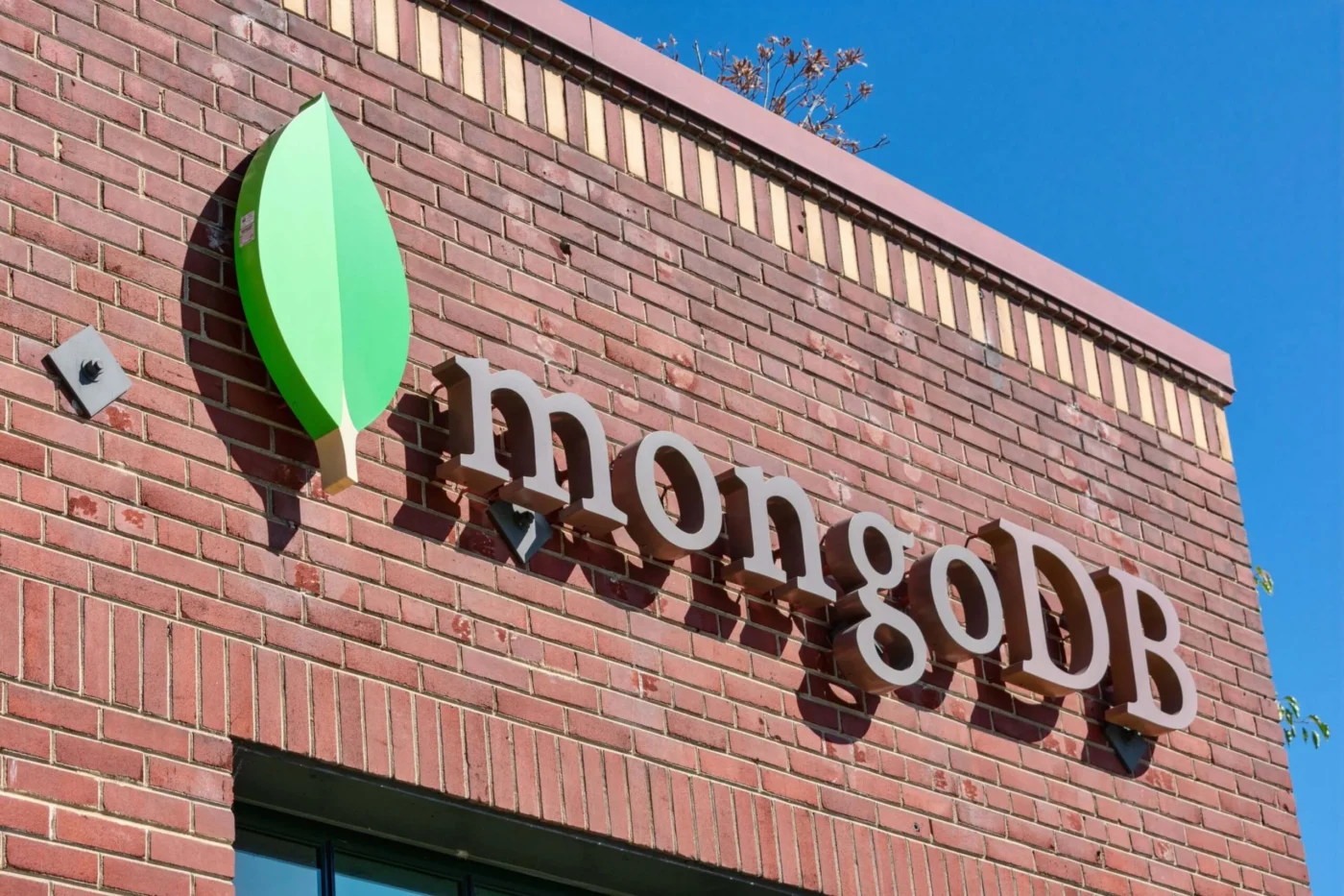 MongoDB (MDB) Stock Surges Past $450 as Wall Street Boosts Price Forecasts