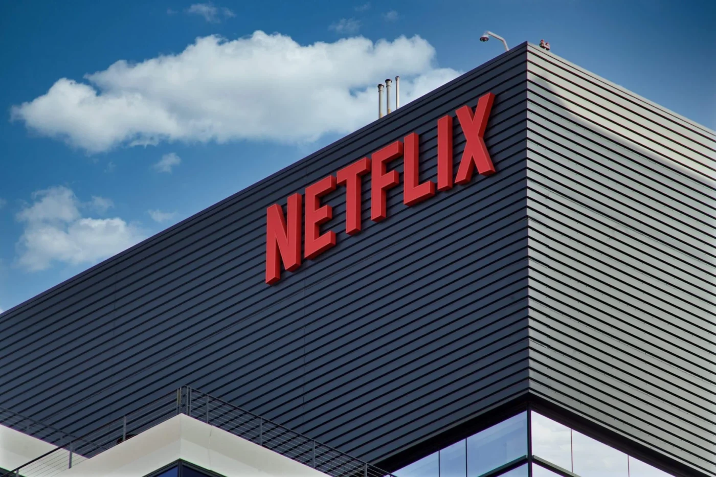 Bill Ackman’s Pershing Square Buys Major Netflix (NFLX) Stake, Sending Shares Surging