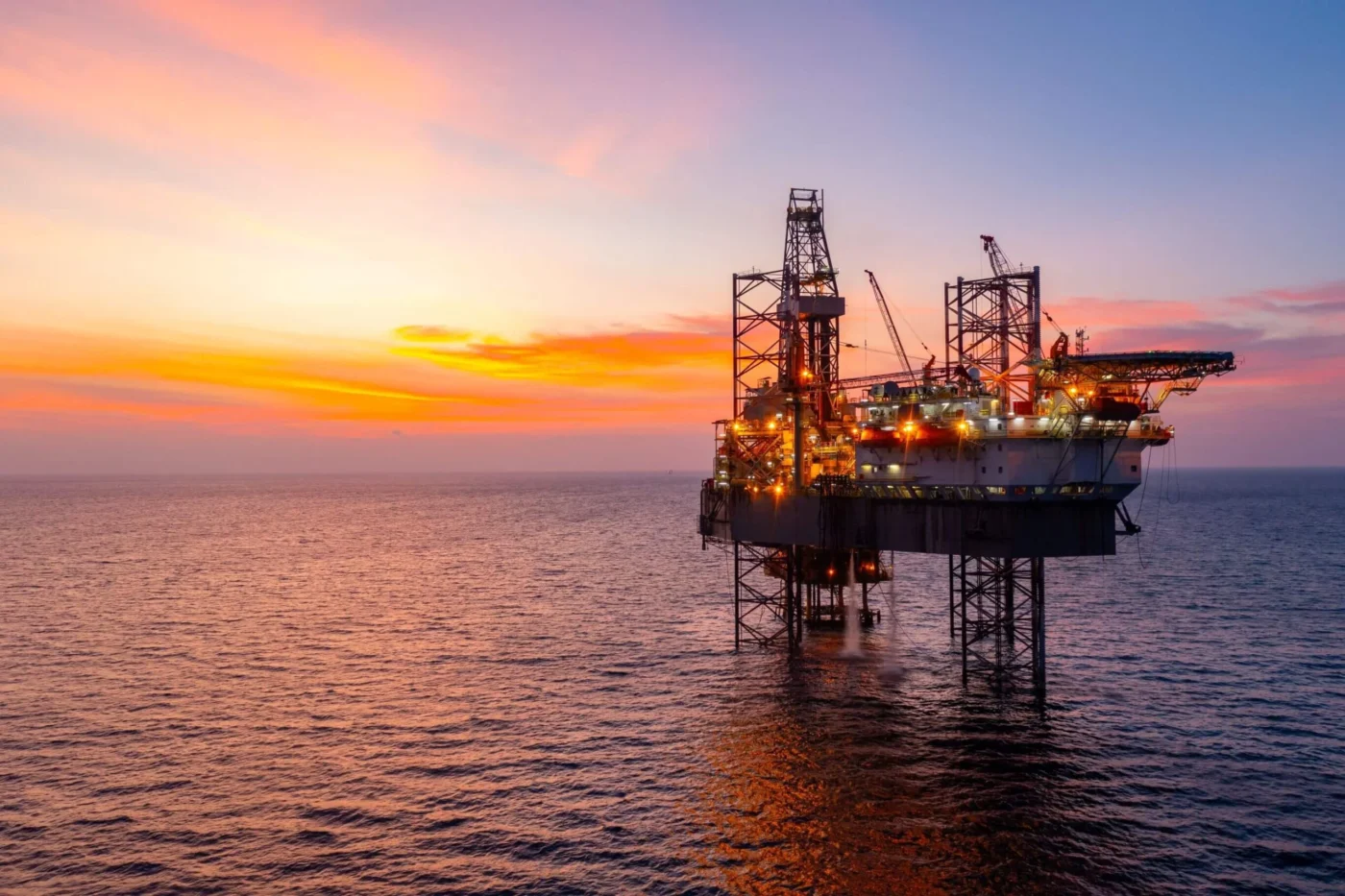 Oil Prices Climb as Iran Proposes Blocking U.S. and Israeli Vessels from Hormuz Strait