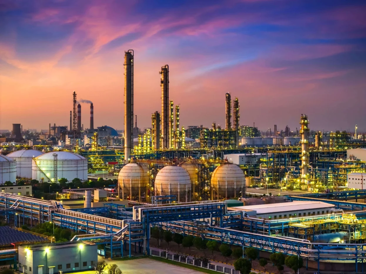 Crude Oil Surges 10% as Hormuz Negotiations Collapse and Regional Tensions Escalate