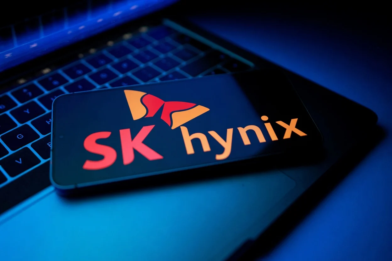 SK Hynix (SKHY) Stock: Analyst Ups Target to $220 Amid Massive 40T Won Buyback Program