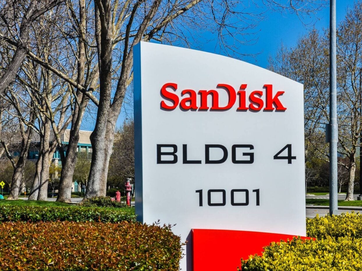 SanDisk (SNDK) Stock Rebounds 3.5% After Earnings-Driven Selloff