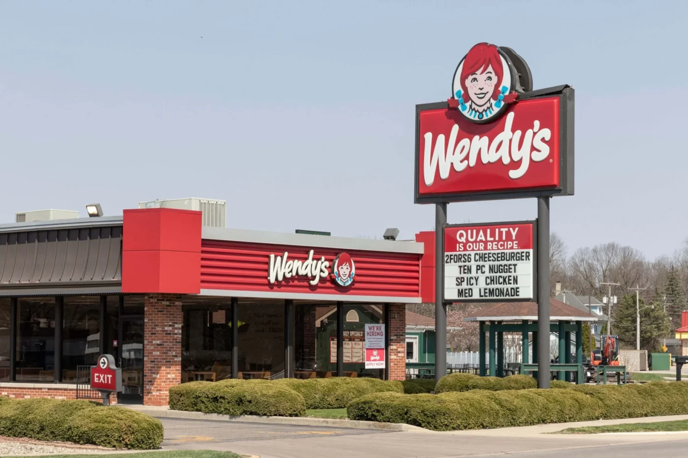Wendy’s (WEN) Slashes Dividend 50% and Withdraws 2026 Forecast Amid Sales Slump