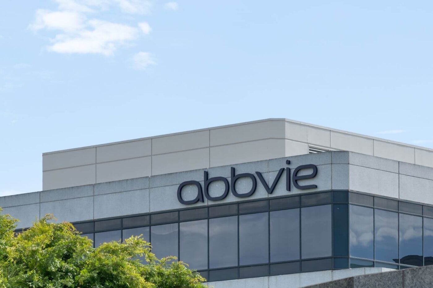 AbbVie (ABBV) Finalizes $10.9B Apogee Acquisition: Pipeline Impact and EPS Outlook