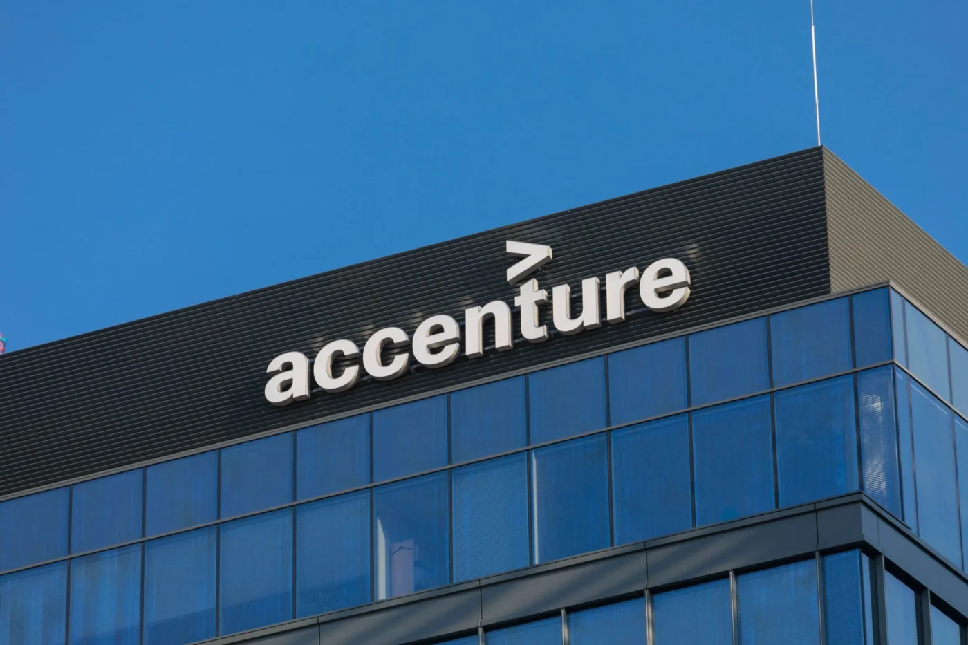 Accenture (ACN) and Google Cloud Launch AI Business Unit: Should You Buy the Dip?