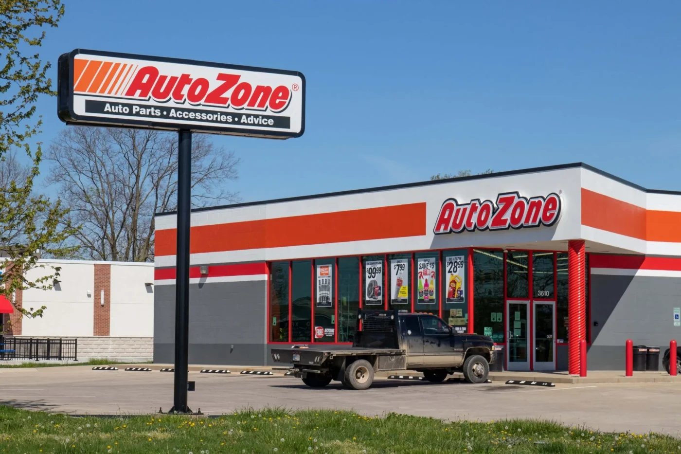 AutoZone (AZO) Stock Climbs 2% as Earnings Surpass Forecasts Despite Revenue Shortfall