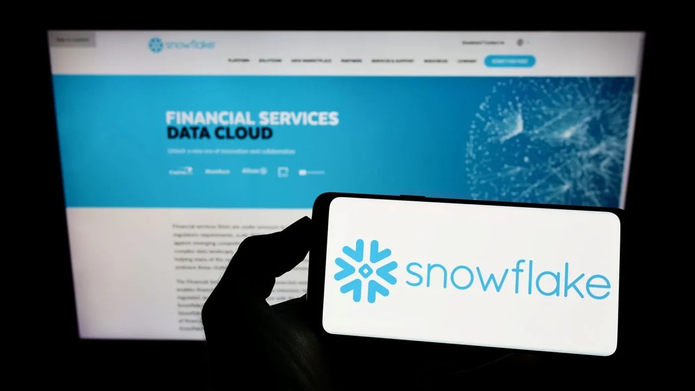 Snowflake (SNOW) Stock Soars 22% on Stellar Q2 Results While Burry Warns of Overvaluation