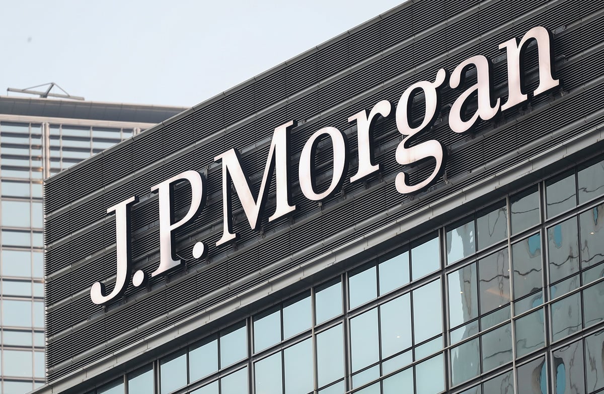 JPMorgan Analysis Reveals Bitcoin (BTC) Advantage Over Gold as ETF Hedging Shifts
