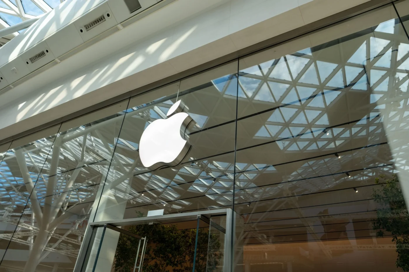 Apple (AAPL) Stock Retreats from Record $345 Peak Amid iPhone 18 Momentum