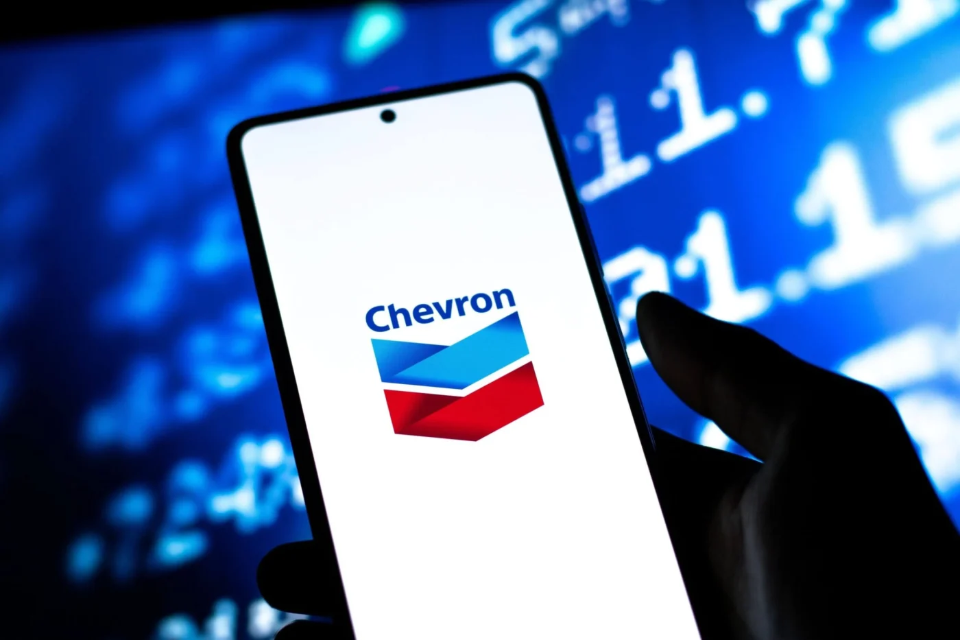Chevron (CVX) Surges on Record Refinery Output and $16 Billion Cash Flow in Q3 2026